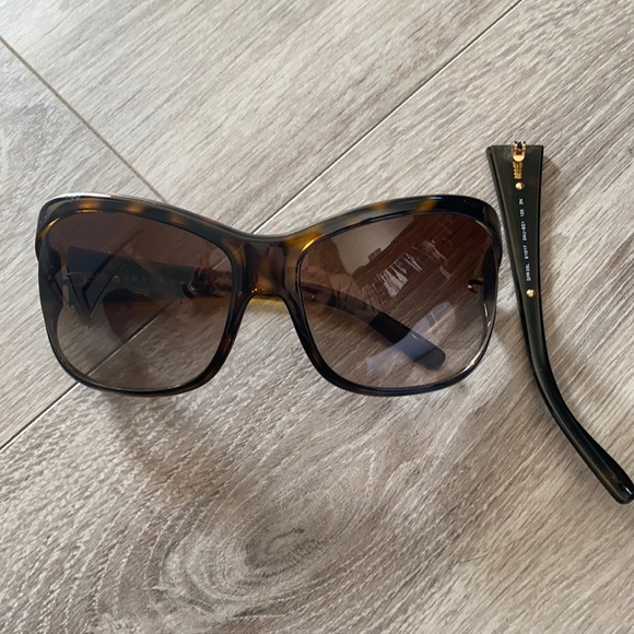 Prada | Accessories | Prada Tortoise Sunglasses Spr 5l With Case | Poshmark